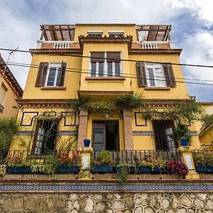 https://villa-alicia-guest-house.hotelsinnerja.org